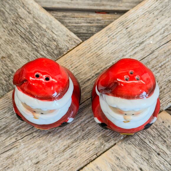 Set of Ceramic Jolly Santa Claus Salt and Pepper Shaker Set, Christmas Kitchen - Picture 6 of 8